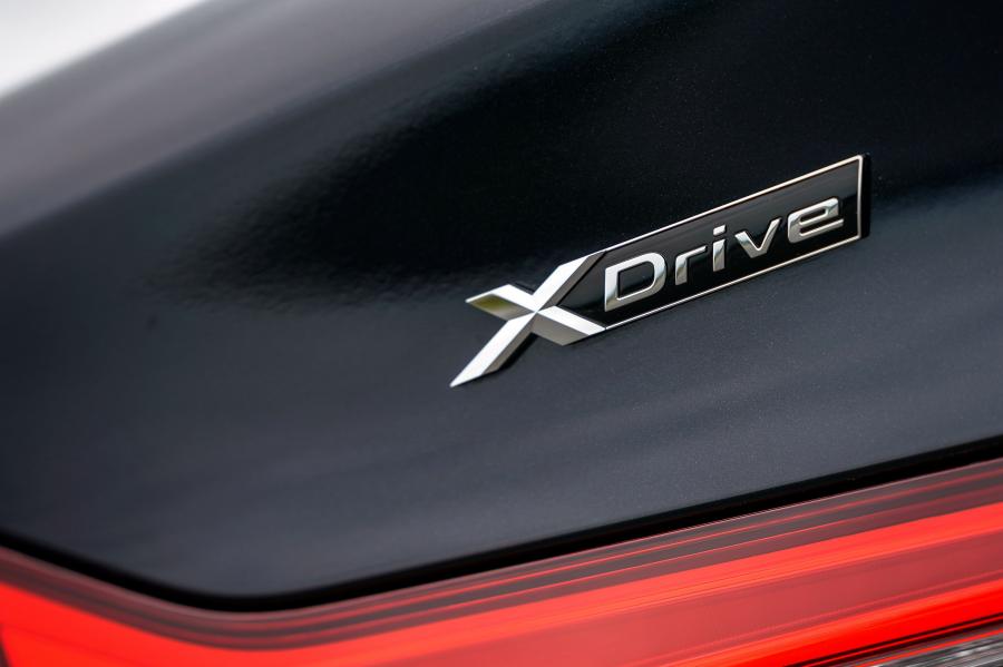 Логотип BMW 530d xDrive Touring M Sport (G31) 2017 года  (UK) (фото 33 из 40)